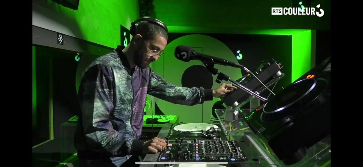 djmehd's tweet photo. HOUSE DAT SHIT on National Radio Couleur 3 Metissages👨‍🍳
@LennyFontana @juniorsanchez @BlackLegendLive @djtoddterry @Mixmag @Couleur3 @Henry_St_Music @JudiRecords @ADE_NL @djphilweeks @RadioFGOfficiel @LeSucreLyon @edbangerrecords @ibizaradio https://t.co/iHvr3HQwiV
