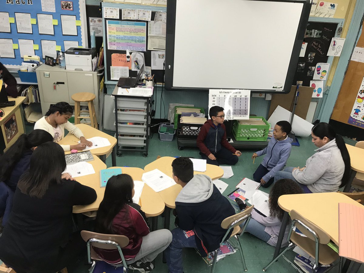 Terrific5thGrde's tweet image. Working cooperatively on leveled math tasks #algebraforall @PS66JKO