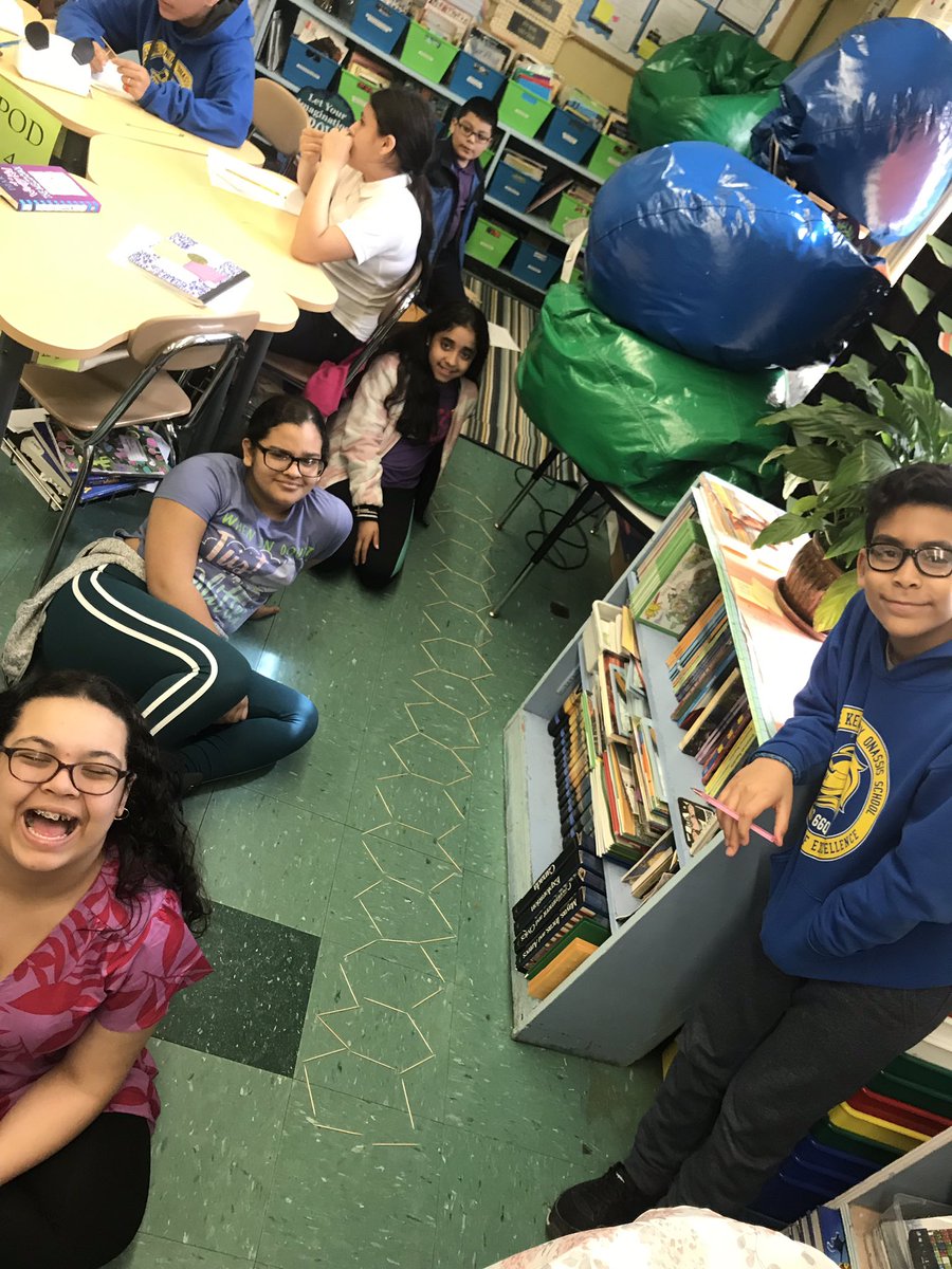 Terrific5thGrde's tweet image. Working cooperatively on leveled math tasks #algebraforall @PS66JKO