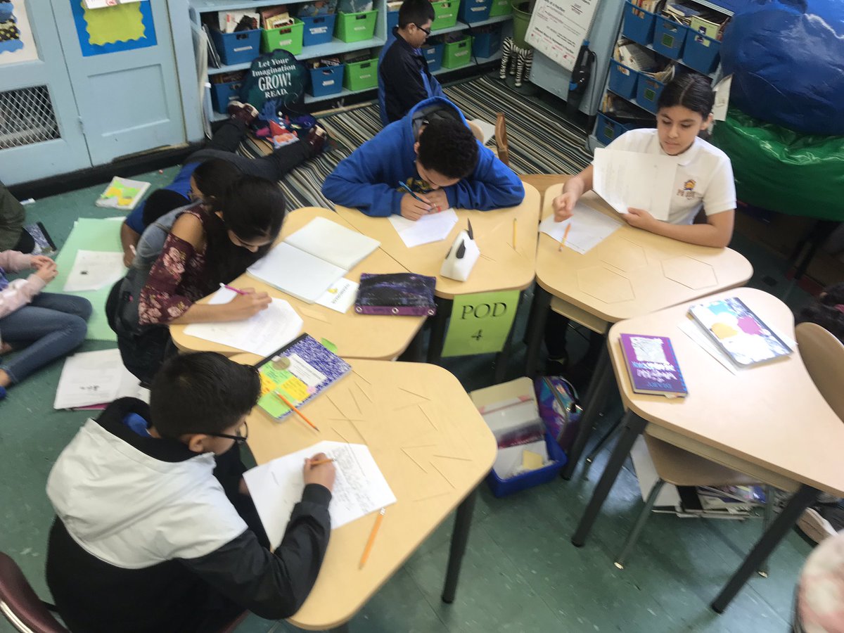 Terrific5thGrde's tweet image. Working cooperatively on leveled math tasks #algebraforall @PS66JKO