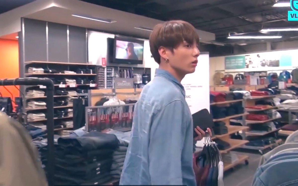 I’m just wondering..Taehyung went out the shop right after he walk around without buying anything.. then I noticed Jk holding a bunch of shirt???  #TAEHYUNG  #JUNGKOOK #vkook  #kookv  #taekook 