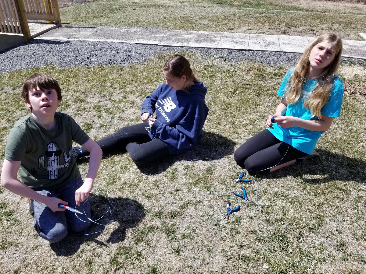LPS_Crestview's tweet photo. Taking full advantage of the beautiful weather, Mr Sawyer's class went outside today to work on their upcoming Student Art Show project,  "Human Wire Sculptures".  #LPStb https://t.co/zeaVc2xNR4