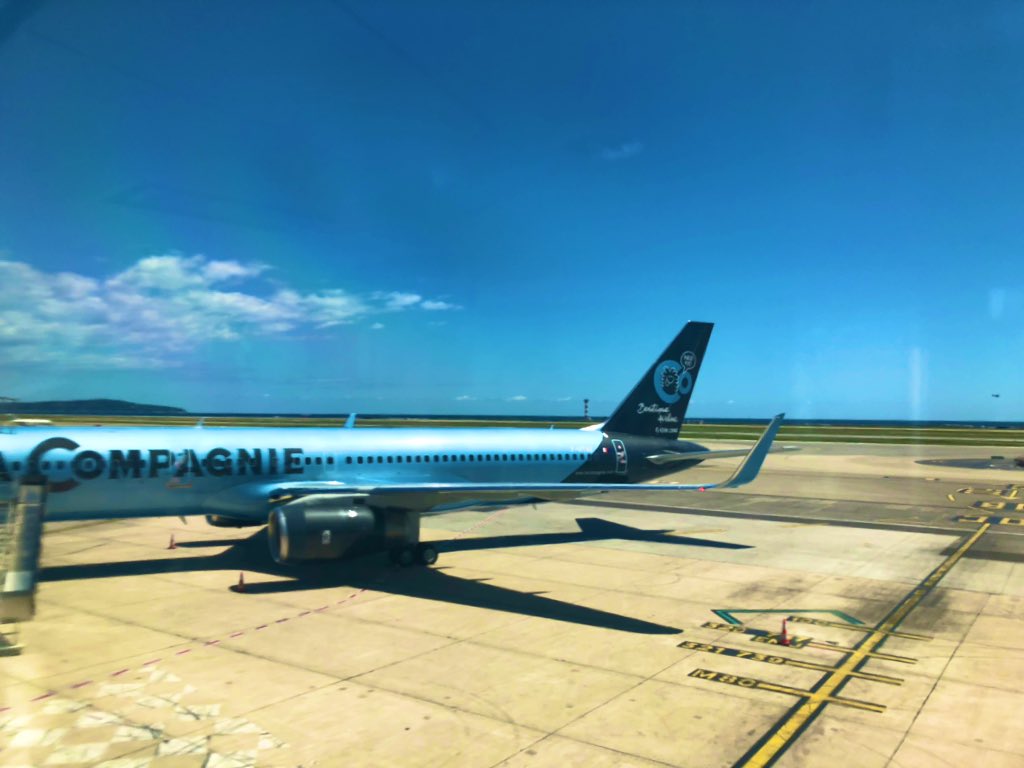 BerthierXavier's tweet image. Hier j’ai eu la chance d’être sur le vol inaugurale Nice - New York direct de @_LaCompagnie 😍
Non seulement c’est qd même hyper pratique le vol direct mais en plus quel confort 🚀❤️. Merci @_LaCompagnie et @avi_intl, grâce à vous, 3 jours à New York au top cette semaine