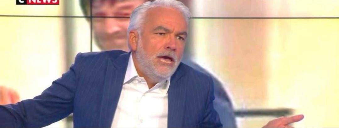 terracid's tweet image. Si la terre était ronde ça veut dire qu'en Australie ils tomberaient tous dans le ciel, non mais on marche sur la tête excusez-moi