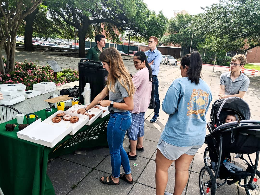 Baylor Graduate School (@baylorgraduate) on Twitter photo Thanks to everyone who stopped by to see us at Moody and the BSB for our first Coffee and Donuts event! We wish you guys the best of luck studying! #SicEm #SicFinals 📚📝 Shout out to Nightlight Donuts and <a href="/CommonGrounds/">Common Grounds</a> for fueling our grad students! Thanks to everyone who stopped by to see us at Moody and the BSB for our first Coffee and Donuts event! We wish you guys the best of luck studying! #SicEm #SicFinals 📚📝 Shout out to Nightlight Donuts and <a href="/CommonGrounds/">Common Grounds</a> for fueling our grad students!