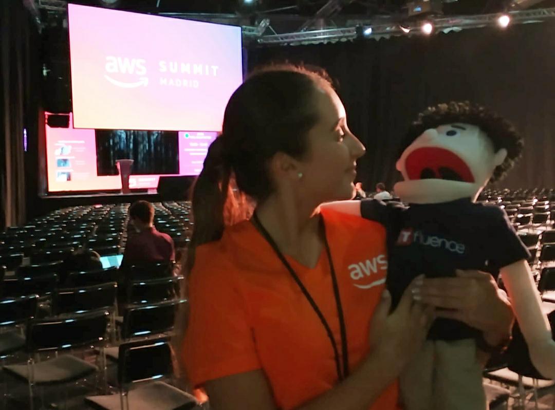 ITfluencer's tweet image. Díme cómo te llamas y te agrego a favoritos 😉😍 #AWSSummit @ITfluence_es