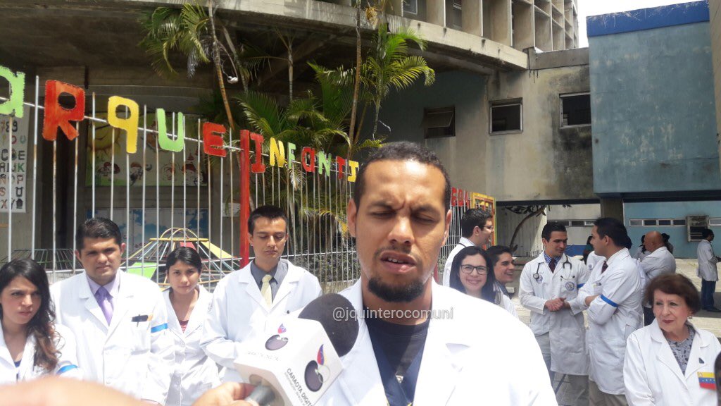 NoticiaVN's tweet photo. #7May #ReporteVN Médicos del Hospital Universitario de Los Andes manifiestan su apoyo a la #OperaciónLibertad y acatarán Paro Escalonado #Mérida
vía @jquinterocomuni https://t.co/rwkWAA5FBE