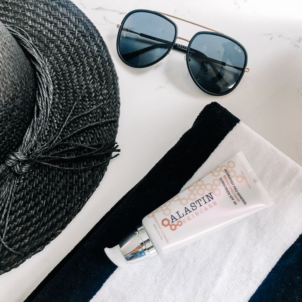 GenMedAesthetic's tweet photo. #melanomaawarenessmonth is here! Sunblock is essential for your skin, specially if you are going to be outside. This is a vital product for every individual to protect against the sun. Always remember to re-apply! #gmalaser #aesthetics #skincare #melanomaawarenessmonth https://t.co/bnT1Xzmcf1