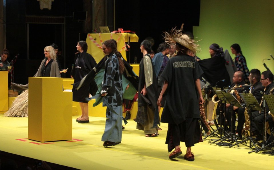 Milenio's tweet image. Con Nadya Tolokonnikova de #PussyRiot, #WhatDesignCanDo realiza su primera edición en México con   mile.io/2JiSTkC