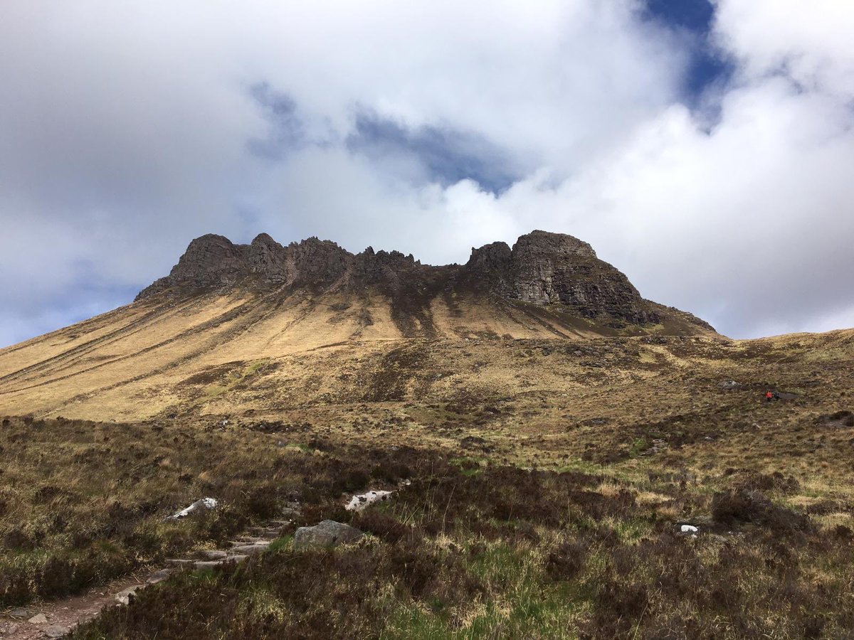 fleurrbie's tweet image. I Absolutely promise this is it...!!? 🙄😳☺️😍❤️ #StacPollaidh .. looking out NW to #Lochinver from one of her amazing summits..north to #Suiliven .. East to #CulMore and #DrumrunieForest ... yup! It’s a love thing 😍☀️❄️🗻