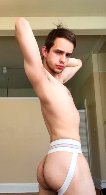 Watch 𝐌𝐚𝐭𝐭 𝐁𝐫𝐚𝐝𝐥𝐞𝐞's leaked NSFW photo on TwXstars