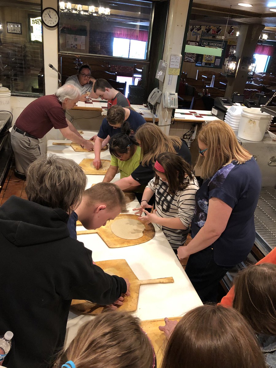 PHSCTTP's tweet image. Barnaby’s In AH is the best! Thanks for helping our kids learn how to make pizza! #onephs