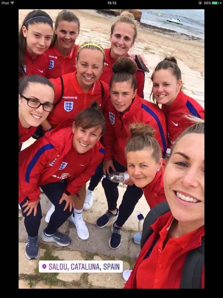 When the @EngBeachSoccer Women have arrived safely in Salou and are currently in a training session already. #thesegirlscan #womensbeachsoccerteam #lionesses #Salou #qualifiers #worldbeachgames @awbgsandiego 🏴🏖️🦁⚽️ @MoneySolent