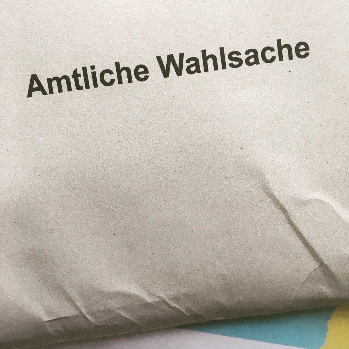 Na ihr Racker, habt ihr schon Briefwahl beantragt, falls ihr am 26. Mai keine Zeit habt, es geht easy online, könnt ihr googeln. Geht wählen bitte, außer ihr seid Nazis, dann macht euch am 26. Mai einfach einen ruhigen Sonntag und massiert eurer Mutter die Füße, danke