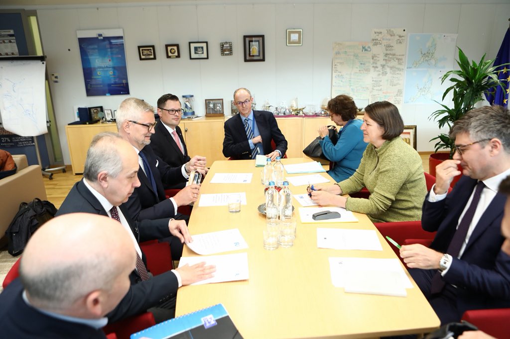 Bulc_EU's tweet photo. Our drivers need and deserve better and safer resting conditions. Todayโs joint statement initiative from #IRU and #ETF, shows that we are working towards this common objective. https://t.co/7lOvfz8zRZ #EUtransport https://t.co/UH1fiCQ7hf
