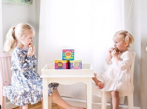 BeARuleBreaker's tweet photo. "Can I come over for another play date tomorrow?” We broke the rules so you don’t have to! 📷 @michellemoehle

#bestplaydateever #bearulebreaker #treatyourself #vegan #vegankids #glutenfree #kidssnack https://t.co/GbzO4QVTkN