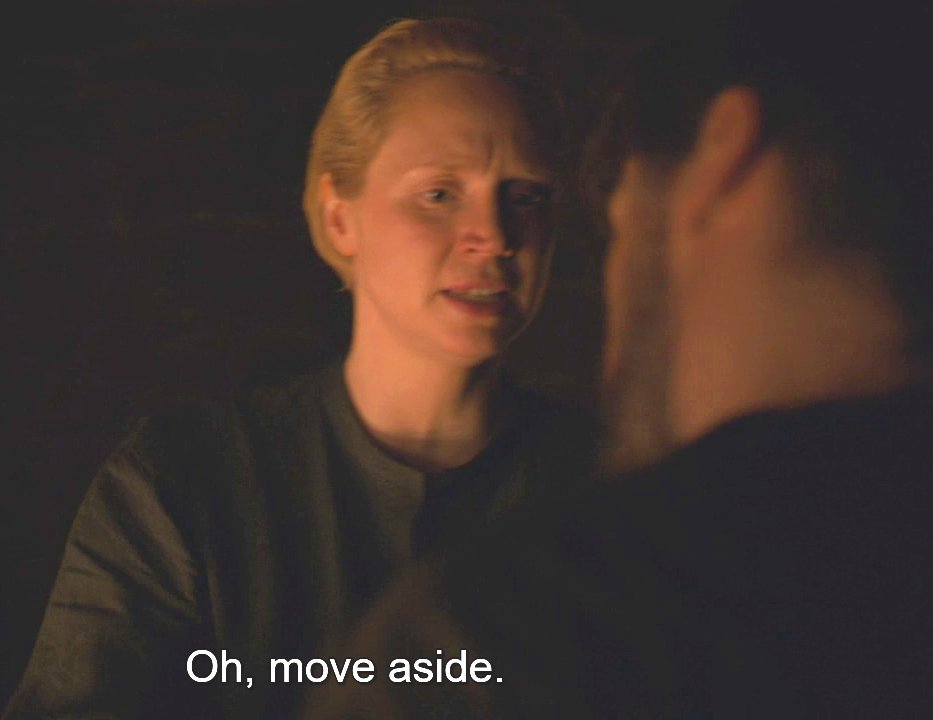  JAIME & BRIENNE Happy moments in episode 8x04A THREAD.PART 11.B: "Oh, move aside!" J: *lets her loose his shirt, looking at her, then he puts his hand on her shirt* #GameOfThrones #JaimeLannister #BrienneOfTarth