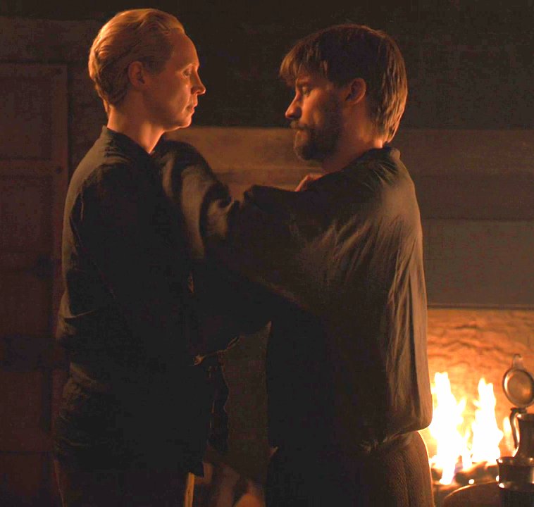  JAIME & BRIENNE Happy moments in episode 8x04A THREAD.PART 11.B: "Oh, move aside!" J: *lets her loose his shirt, looking at her, then he puts his hand on her shirt* #GameOfThrones #JaimeLannister #BrienneOfTarth
