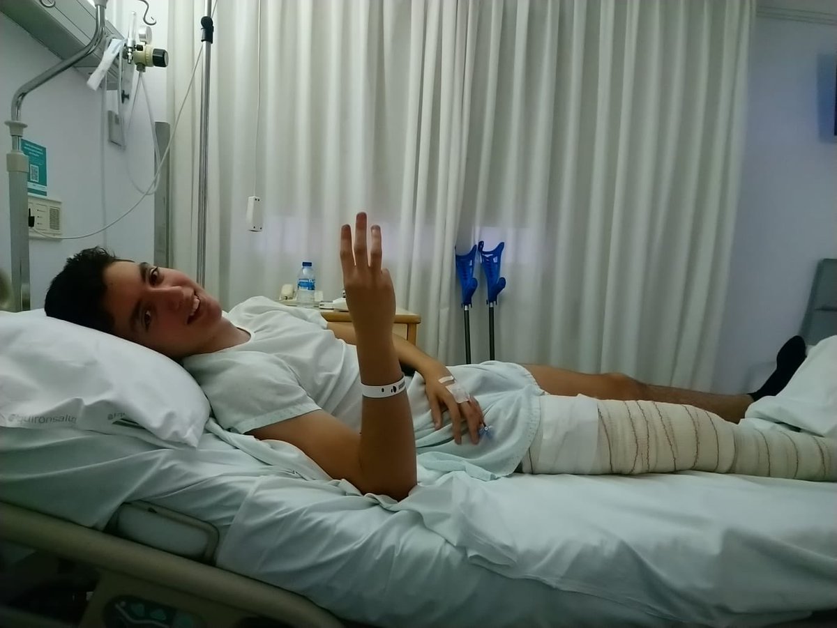 BMPozueloCva's tweet photo. Nuestro Espartano Fernando Barragan ha sido operado de su rodilla x tercera vez!
Lo importante es k ha sido intervenido con éxito y ya está con mucha ilusión de volver a entrenar y trabajar junto a sus compañeros lo antes posible!
Mucho ánimo Fernando
#estamosContigo
#animoFer https://t.co/lDr7IZVBdc