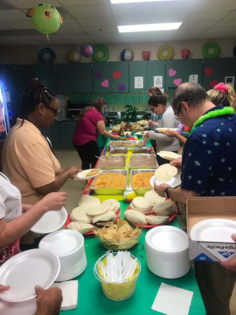 Thank you <a href="/UniversityNHS/">UHS NHS</a> for making UHS teachers feel extra special today during #TeacherAppreciationWeek2019 Taco 🌮 Bar for lunch= 🙌🏻🎉🧡🥰 Taco 🌮 ‘bout a group of amazing teachers and an even more amazing student organization on campus 🧡🙌🏻! #uhstitans <a href="/UniversityNHS/">UHS NHS</a>