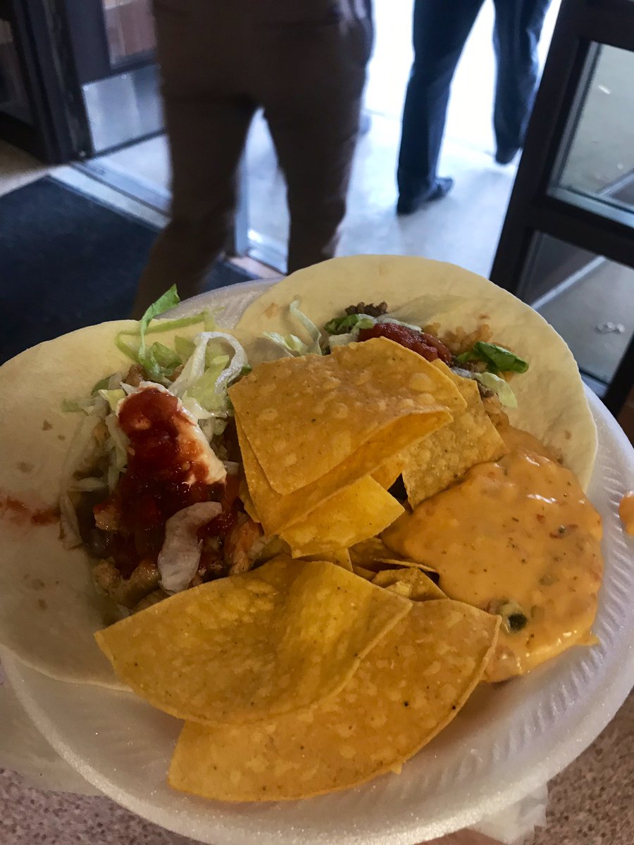 FL_Lorax's tweet photo. Thank you @UniversityNHS for making UHS teachers feel extra special today during #TeacherAppreciationWeek2019 Taco 🌮 Bar for lunch= 🙌🏻🎉🧡🥰 Taco 🌮 ‘bout a group of amazing teachers and an even more amazing student organization on campus 🧡🙌🏻! #uhstitans @UniversityNHS https://t.co/zVKn9w4drm