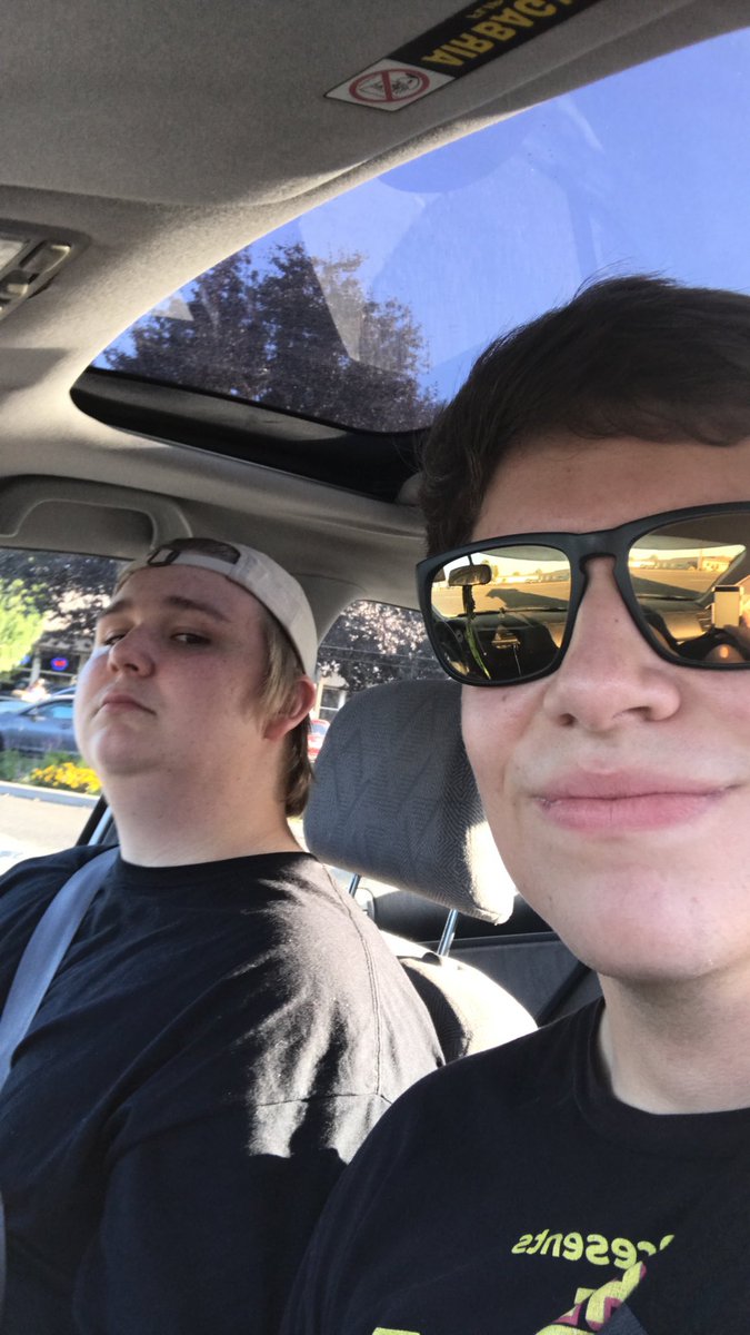 CoolCatMac's tweet photo. Happy Birthday to the Hoob @joshwilson6199 ur stinky https://t.co/SSlT2nQGL9