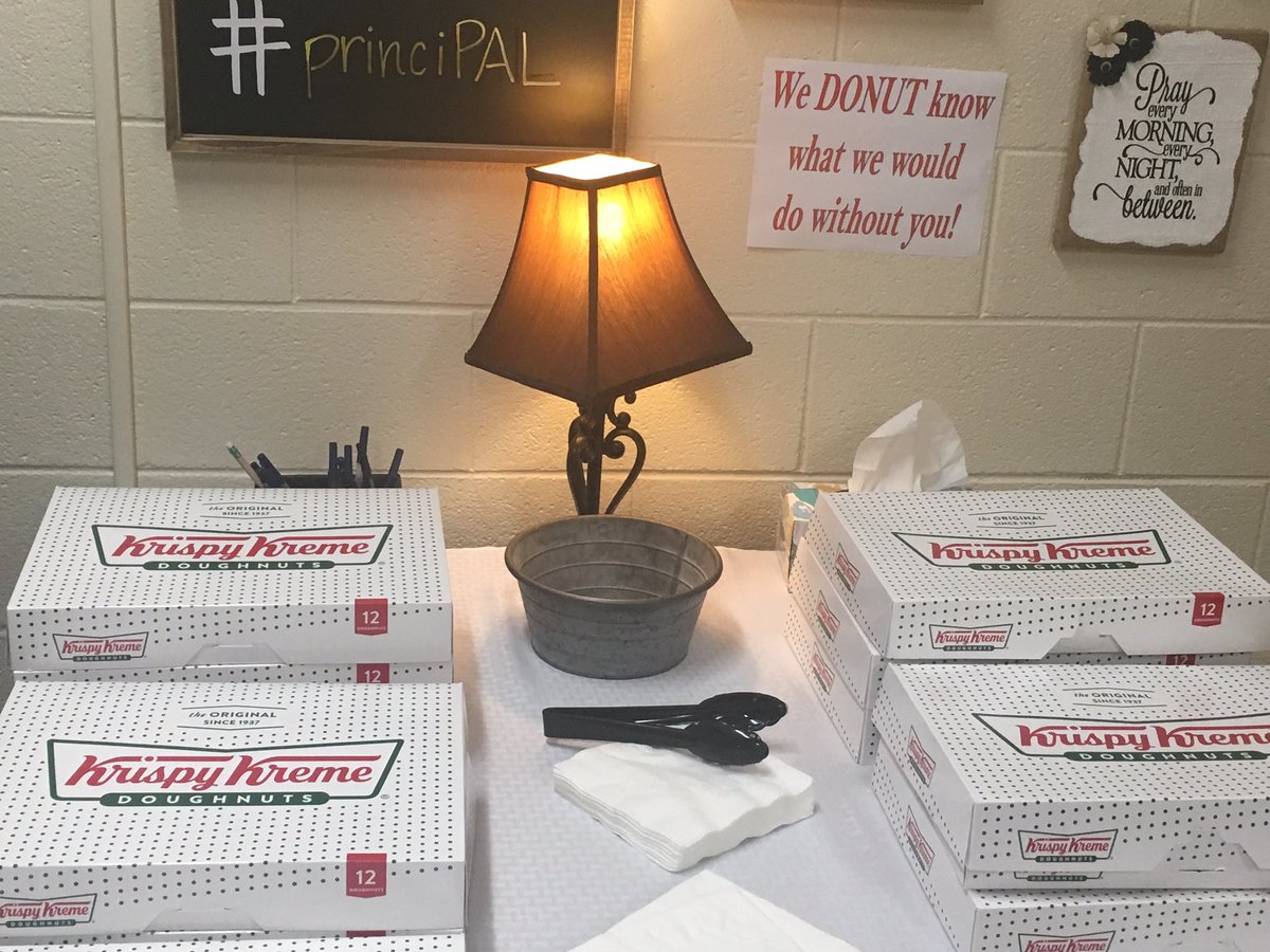 MrsTLCline's tweet photo. Teacher Appreciation Day 2! Can you feel the love?!!! #TeachersAppreciationWeek #proudprinciPAL https://t.co/Gx7JoDLnrA