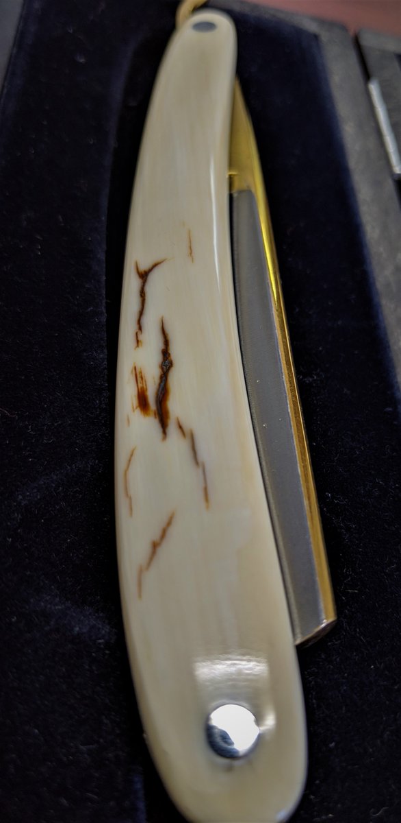Dovo Mammut (Mammoth) 5/8" Extra Hollow
These scales are made from 40k year old Siberian Mammoth Tusk.

#shaveoftheday #sotd #wetshavingislife #shavelikeaboss #shavelikeaman #traditionalshaving #shavelikeyourgrandpa #wetshaving #shavingsoap #shavingbrush #shavelikeagentleman