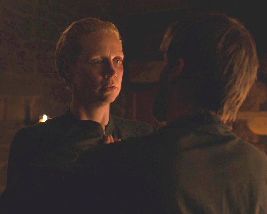  JAIME & BRIENNE Happy moments in episode 8x04A THREAD.PART 12.B: "What are you doing?" J: "I'm taking your shirt off."B: *looks at him, takes his hand, shifts it*J: *Believes he is rejected, panicking*PS: THE HANDS!  #GameOfThrones #JaimeLannister #BrienneOfTarth