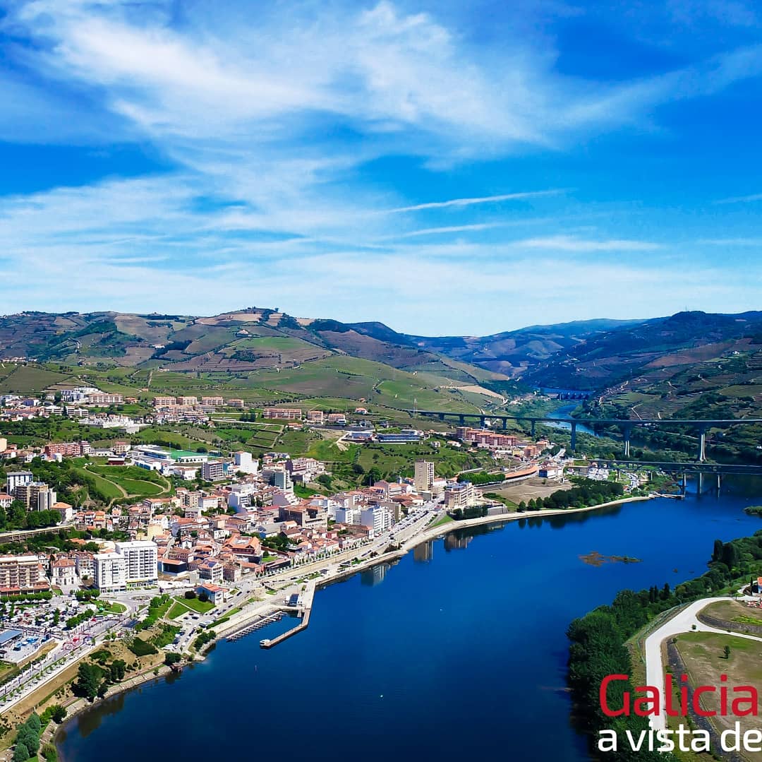 avistadedrones's tweet photo. 🌍 Paso da Régua, Portugal
#galiciaavistadedron #pasodaregua #portugal #portugalnorte #riodouro #vinho
#photooftheday #fotodeldia #instagood #drone #dji #drones #droneoftheday #aerialphotography #dronefly #dronegear #aerial #dronelife #djiglobal #dronephotography #phantom4 https://t.co/NlLZ59pC2k