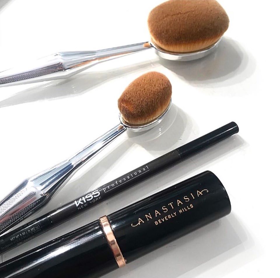 LOVING the Oval Makeup Brush x My Makeup Brush Set – Drea Marie Blog