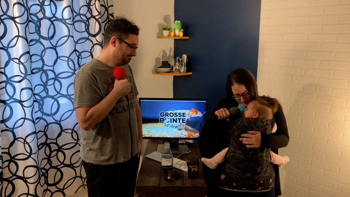 assemblagereq's tweet image. Dans cet épisode d’Une grosse pointe all-dressed, Mathieu Plante et Stéphanie Paradis tentent de goûter aux biscuits Oréo tarte au beurre d’arachide et chocolat entre deux pleurs de bébé. Audio et vidéo sur assemblagerequis.com. #foodie #oreo #foodporn #youtube #podcast