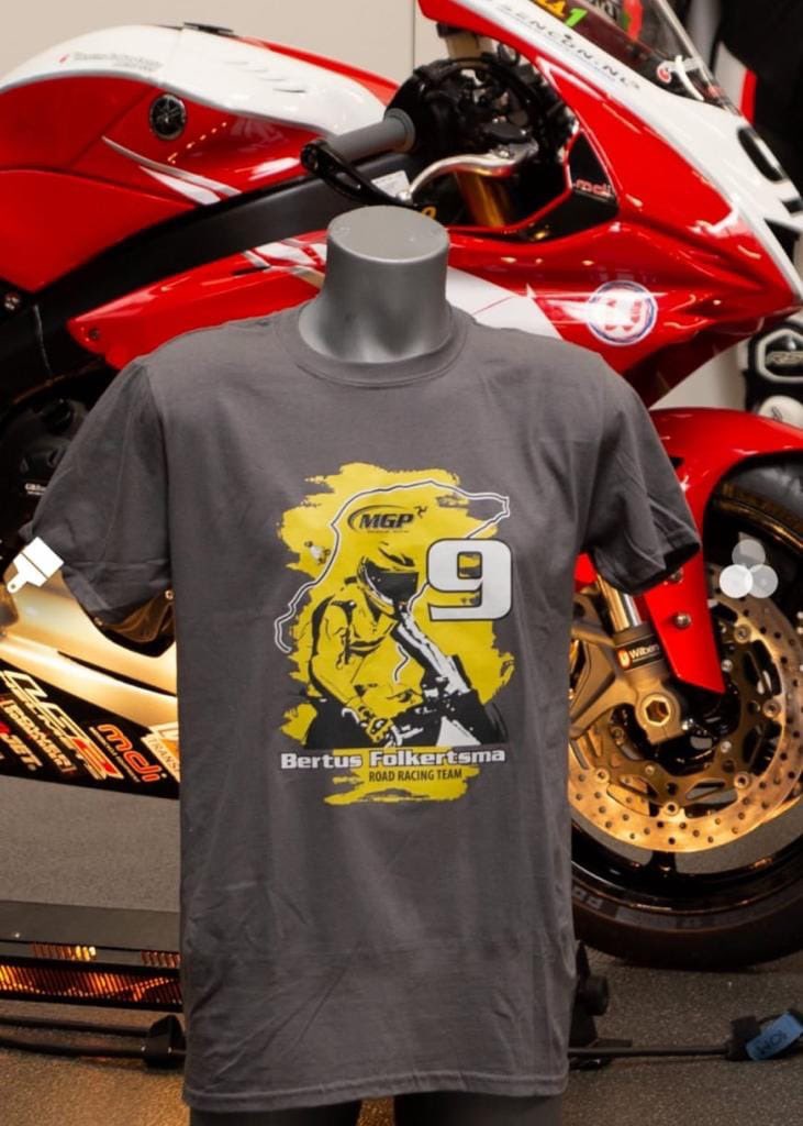 Nieuwe shirts van Bertus Folkertsma Racing team Bertus Folkertsma
Je kan ze nu bestellen!!! 
Er komen er ook al naar Limburg!!! @bertusfolkertsma #racing #islemantt #isleman #ttassen #assen #racen #shirt #logo #motogp