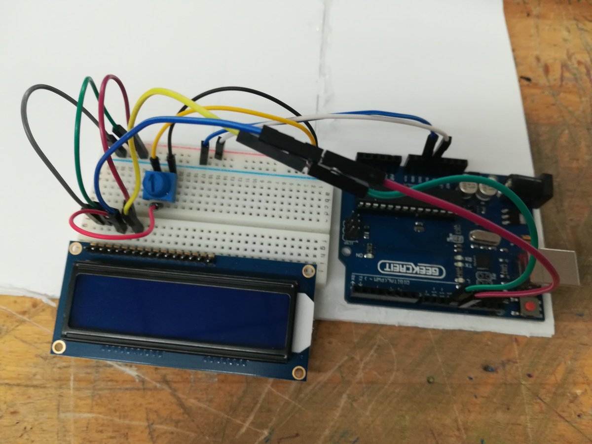 Siguiendo con los proyectos elegidos por los de 4eso, uno de los más interesantes es un contador de personas que pasan por una puerta. Así aparece en una pantalla lcd el número de alumnos que hay dentro de la clase. Nos ahorramos pasar lista!!!. #esobots #Santoangelgavá