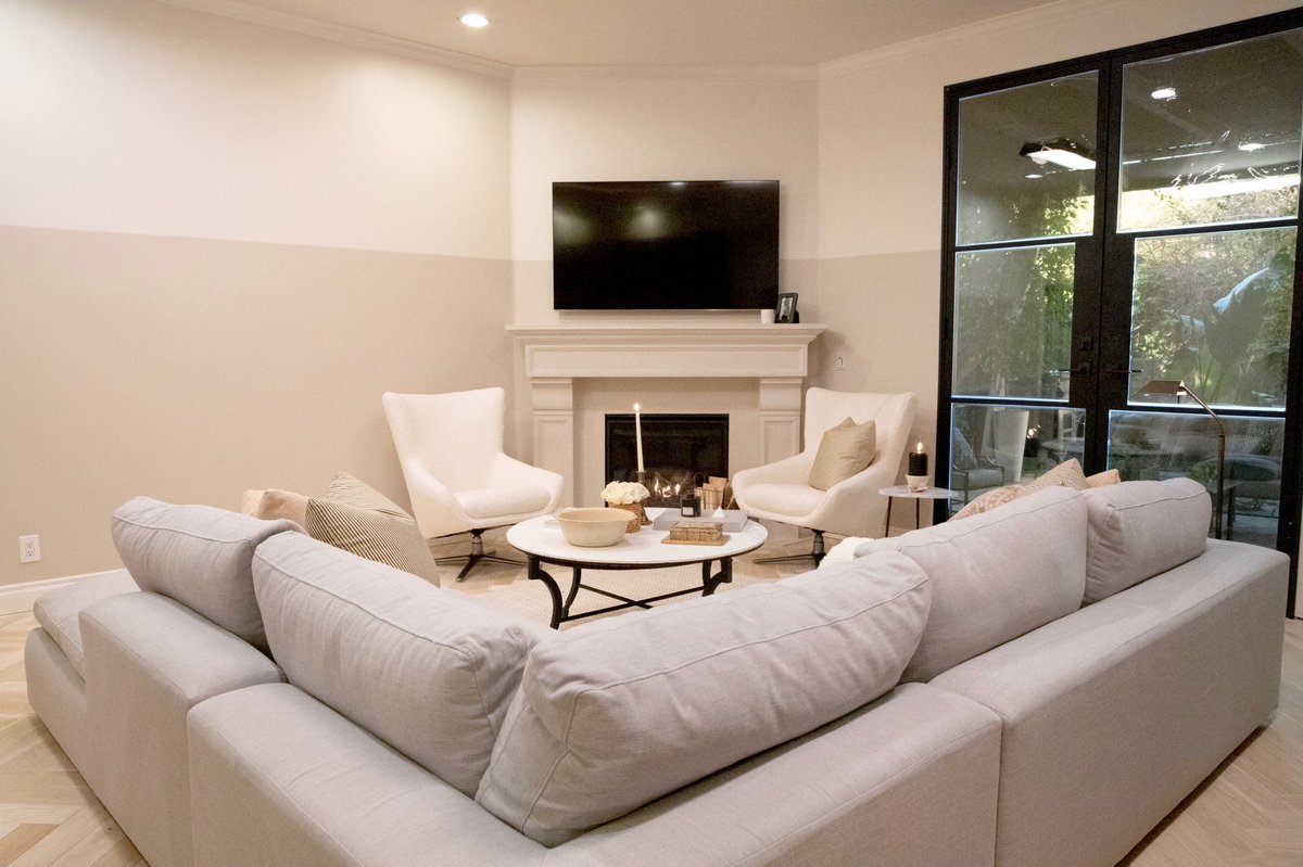 NateBerkus's tweet image. We took this death trap of a staircase to a grand entry on the latest episode of #NandJByDesign. Keep scrolling 👉🏼 for the before shot. If you missed it, catch up now on the #TLCgo app. @JeremiahBrent @TLC