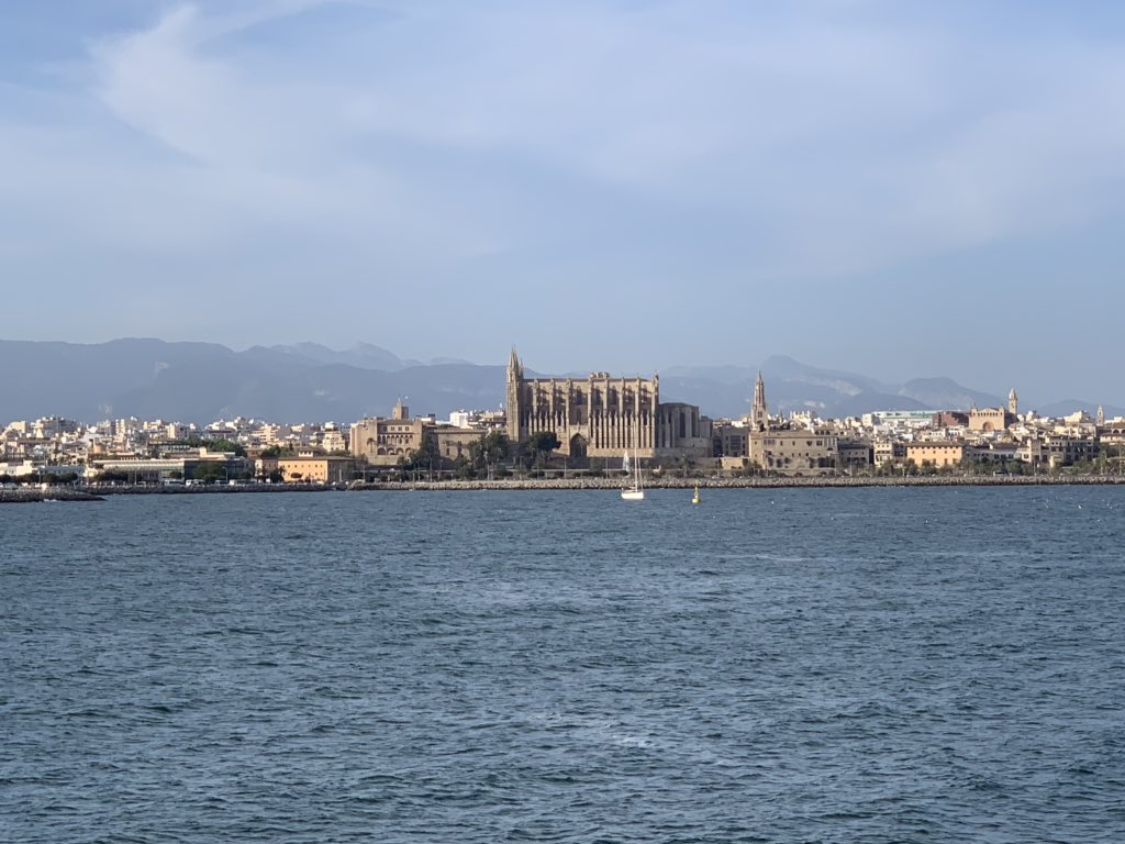 dieni's tweet image. Für einmal ohne #Ballermann. Heute in #Mallorca. #Weindegustation #Valdemossa #Palma #countrymusiccruise
