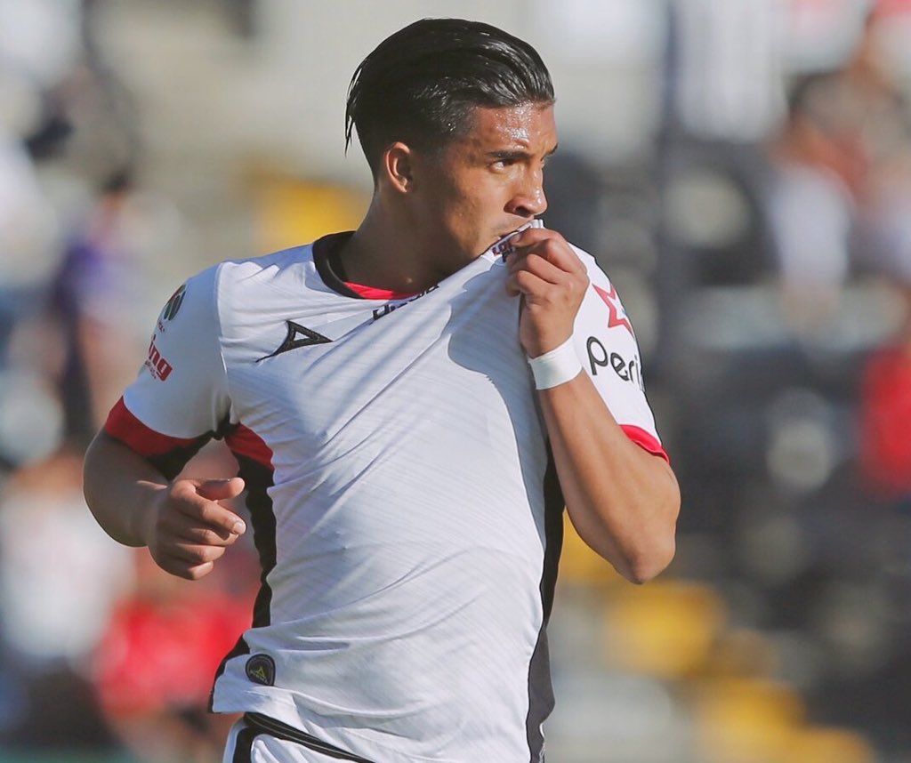 KevinBalbuena29's tweet photo. La primera temporada de Michaell Chirinos en Liga MX con Lobos BUAP.

➡️ 6 Goles
➡️ 3 Asistencias 
➡️ 33/34 partidos de titular
➡️ 88% Minutos disponibles
➡️ 2º Mejor anotador de Lobos

EN CAMINO A LA RENOVACIÓN https://t.co/y3TVaQMTYM