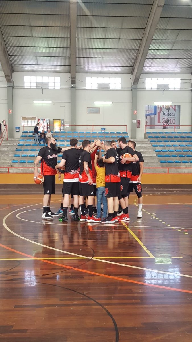AEBDimonis's tweet photo. Gran victòria del sénior #CopaCaBQ 60-86 al camp del @cbcantaires. Gran joc de conjunt dels homes de Riera que certifiquen el segon lloc, a espera de l’última jornada, i l’avantatge de camp al play off d’ascens a lliga Eba. Grans dimonis👹💪 @SomCorbera https://t.co/yC354TrkUe