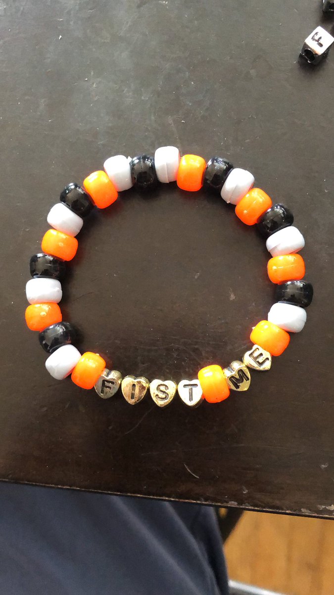 shanehugscocks's tweet photo. Made a new bracelet ❤️ https://t.co/cWMykKFbZc