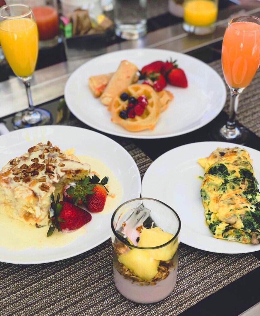 beverlyhilton's tweet photo. This Mother's Day, treat your mom to a Beverly Hilton brunch with bottomless mimosas and Prosecco! Click the link to reserve your table. 📷: @crushinonthis #beverlyhilton #circa55
https://t.co/OsafRHW2il https://t.co/RsQP2doH95