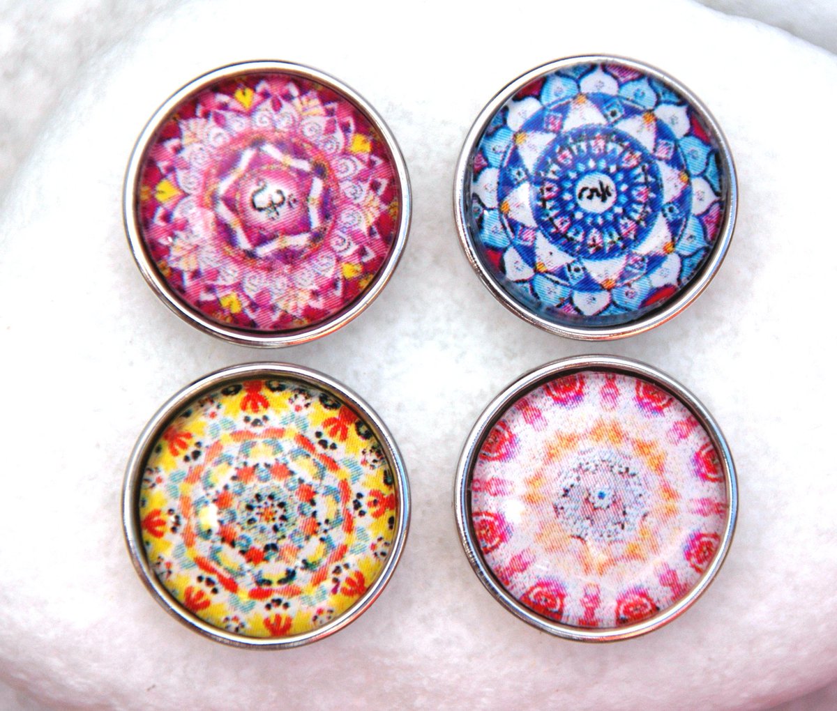 Mandala Snaps for Snap Jewelry, Ginger Snaps Jewelry / Snap On Jewelry Snap Button Charms / Glass Snap Charms / Noosa Style Snap Jewellery etsy.me/300lz7G #etsyshop #mandalaSnaps #birthday #SnapJewelry #SnapCharms #monibu #mandala
