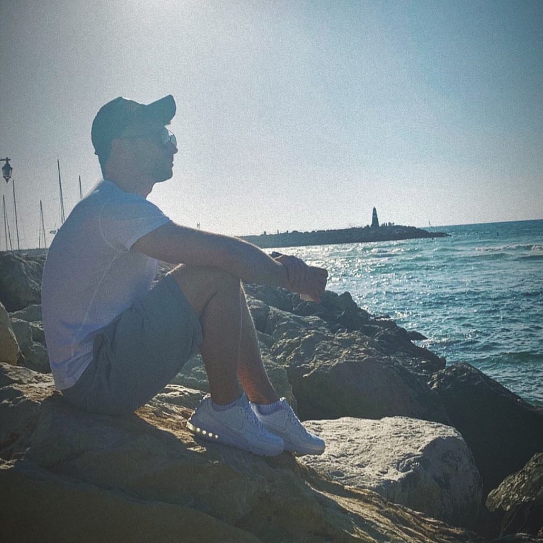 sergeyshorts's tweet photo. Because shorts are for all #Eurovision moods #sergeyinshorts #andrelax #sergeylazarev  #soundofsilence #outonmyown https://t.co/n4hOsKKs3D