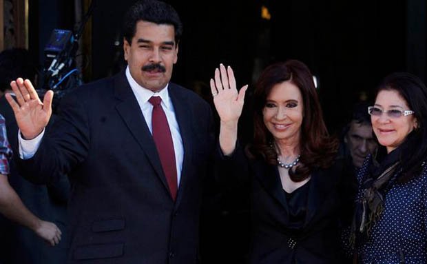 Meu_Rumo's tweet photo. El futuro de la Argentina con cristina kirchner. #MarchaDelSilencio https://t.co/EOKfePDC1E