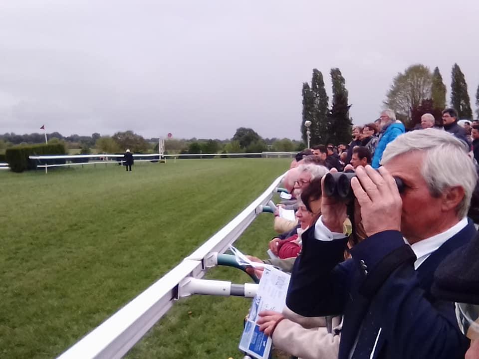 CoursesMeral's tweet photo. Pour retrouver + de 100 photos des courses hippiques de #Méral 🏇 rdv sur notre compte Facebook📲
=> https://t.co/DaiKoldrrz
et notre Page Facebook 📱
=> https://t.co/wZ7Qp2uhnM

#Mayenne #convivialité #ruralité #Attractivité #Cheval https://t.co/WVq92FFSRr
