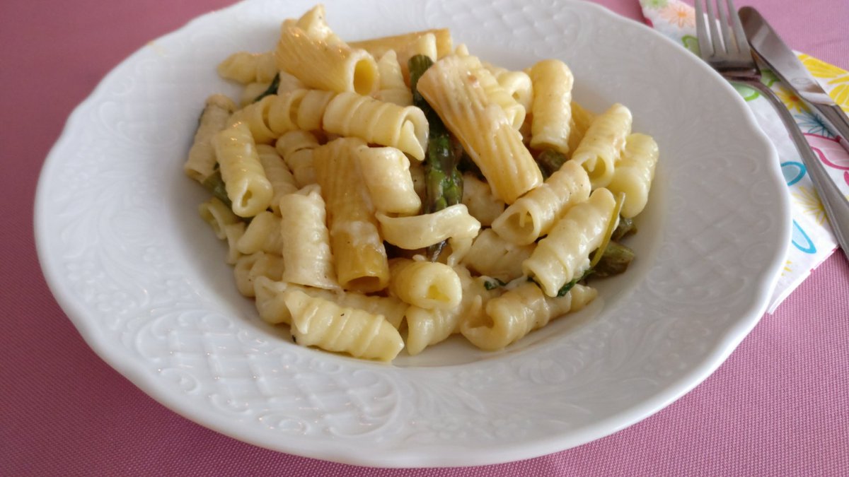 SamyPerez2017's tweet photo. #redwine #waskochen #foodporn #italianfood #dietamediterranea #masterchef #checosavuoi #dieta #perderepeso #italy #Diät https://t.co/Vwn8k1TMyL