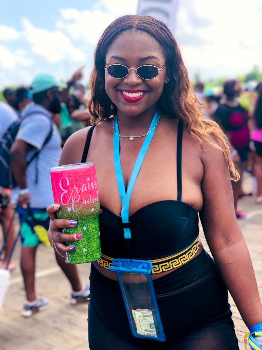 EraiseC's tweet photo. #SUITSBAHAMAS https://t.co/wObxlFTDrK