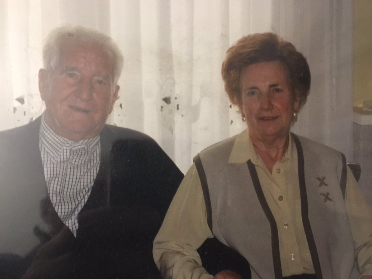 Mariano_Marcen's tweet photo. Tres madres modelo, ejemplos a seguir, mi madre y mi suegra que seguro que estarán juntas en el cielo y la madre de mis 6 hijos,mi esposa,capaz de abandonar su profesión para que yo progresara en la mía y sobre todo para criar y educar a nuestros 6 hijos.Siempre pendiente de todo https://t.co/KGxAvCxJZi
