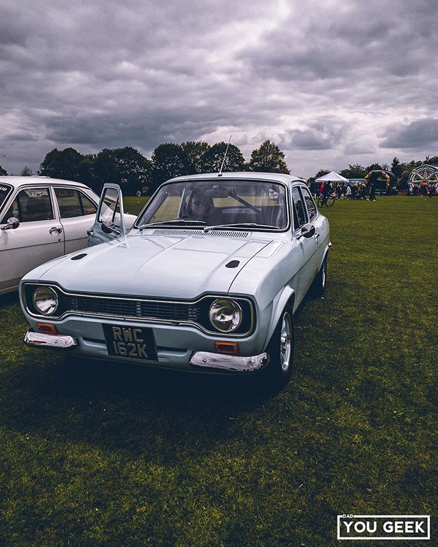 Dadyougeek's tweet photo. ⑊ Childhood Memories ⑊ Ongar, Essex

Today I was helping @forestgoldradio at the @ongarfestival and the weather could have been better! BUT if it had I wouldn’t have been able to grab this pic! 
That is a @forduk Escort MK1, a car that my mum used to… https://t.co/HtbvLUdiTl https://t.co/zx6aXkCMPY