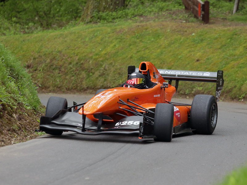 Zach Zammit gets it sideways out of Top ess during the run off today <a href="/shelsleywalsh/">Shelsley Walsh</a> <a href="/ZacharyZammit/">Zach Zammit</a> <a href="/TobyMoody/">Toby Moody 🎙</a> <a href="/2020zoom/">geoff robinson</a> <a href="/EmpireRaceCars/">Empire Racing</a>