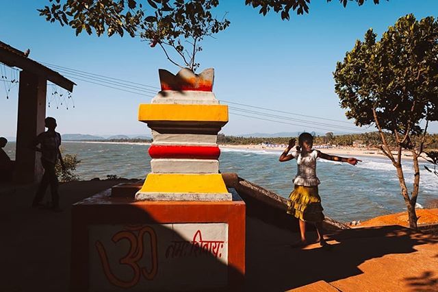 Gokarna, India⁣

#gokarna #streetphotographers #streetlife #lensculturestreets #streetphotography #streetcolor #colorfulstreets #streetlove #streetphoto #lonelyplanetindia #ngtindia #indiapictures #indiaphotostory #india_everyday #streetph… bit.ly/2GS3z6I